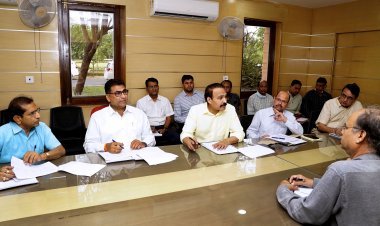 भू-अभिलेखों के डिजिटलाइजेशन के कार्यों में गति लाएं - राजस्व मंत्री