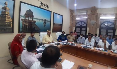 बजट घोषणाओं एवं विभागीय लक्ष्यों को समय सीमा में अर्जित करें - अल्पसंख्यक  मंत्री