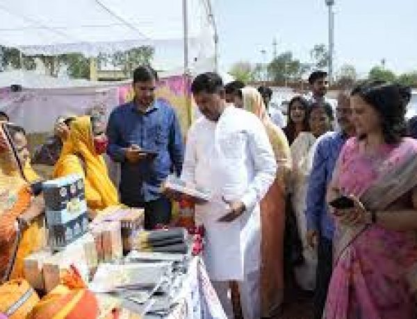 राज्य सरकार महिला सशक्तिकरण के साथ ही आत्मनिर्भर बनाने के लिए प्रयासरत