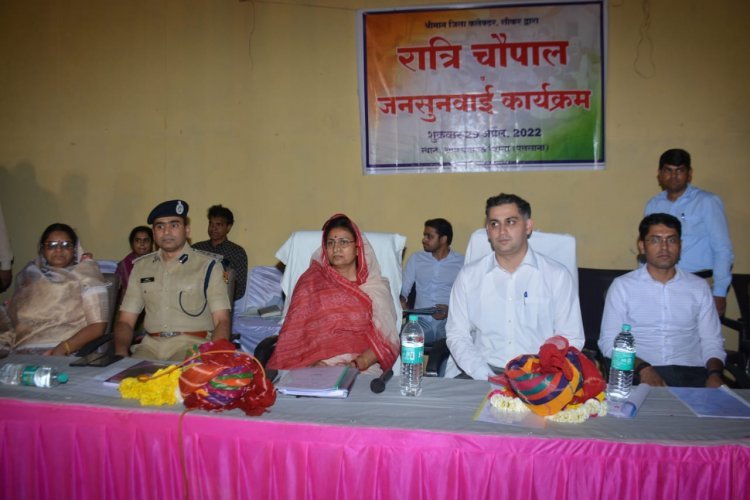 सीकर जिले की प्रभारी मंत्री रावत ने रेवासा की रात्रि चौपाल में ग्रामीणजनों के सुने अभाव अभियोग
