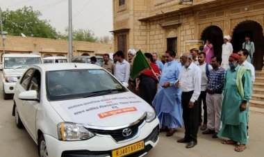 अल्पसंख्यक मामलात मंत्री ने कोविड वैक्सीन वाहनों को हरी झण्डी दिखाकर किया रवाना