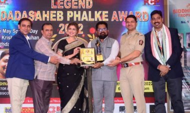 'लीजेंड दादा साहेब फाल्के अवार्ड्स -2022' द्वारा 'मुंबई तरंग'के संपादक व पत्रकार दिलीपभाई पटेल सम्मानित