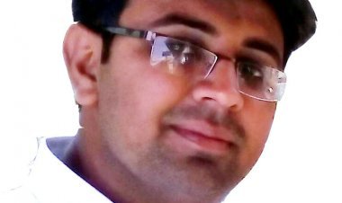 सूना-सूना लग रहा, बिन पेड़ों के गाँव ; पंछी उड़े प्रदेश को, बांधे अपने पाँव ।।