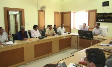 बीस सूत्री कार्यक्रमो, फ्लेगशीप योजनाओं की समीक्षा,अधिकारियों को दिए निर्देश