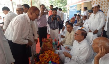 अलवर प्रभारी मंत्री ने किशनगढबास में सुनी आमजन की परिवेदनाएं