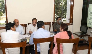 बजट घोषणाओं के निर्माण कार्यों को समयबद्ध करें पूर्ण - मुख्य सचिव