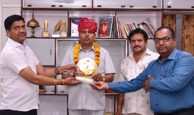 सूचना एवं जनसम्पर्क विभाग के तीन अधिकारियों को सेवानिवृति पर भावभीनी विदाई