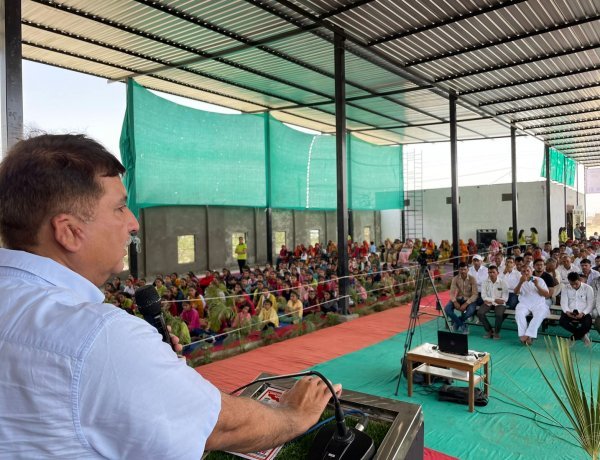 किताबों से दोस्ती करें विद्यार्थी ये लक्ष्य तक पहुंचाएगा- हरीश चौधरी