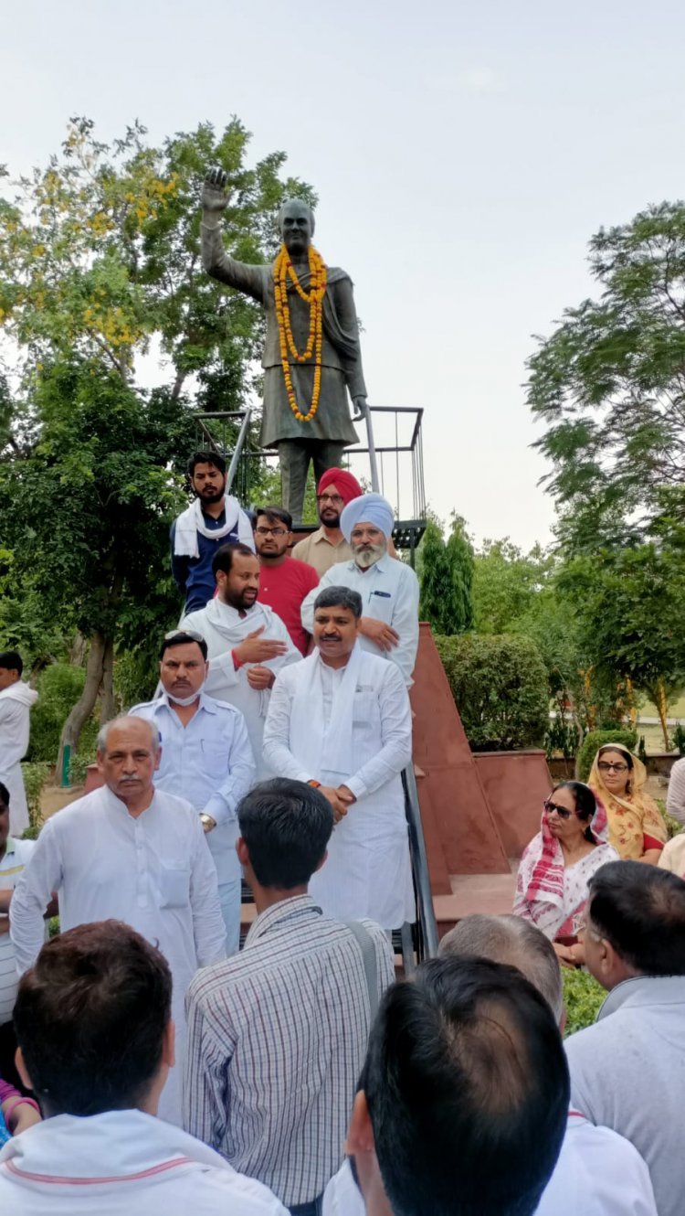 संचार क्रांति के सूत्रधार पूर्व प्रधानमंत्री राजीव गांधी सामाजिक न्याय एवं अधिकारिता मंत्री