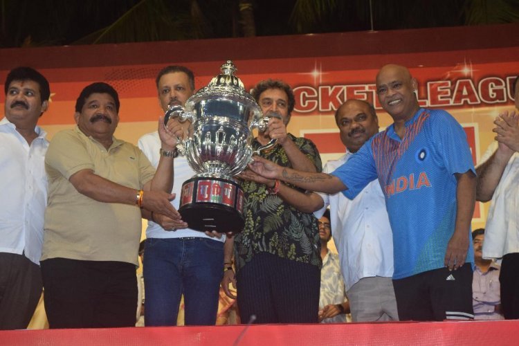 क्रिकेटर विनोद कांबली, डायरेक्टर महेश मांजरेकर द्वारा सुप्रीमो ट्रॉफी क्रिकेट टूर्नामेंट सीजन 9 का भव्य उद्घाटन