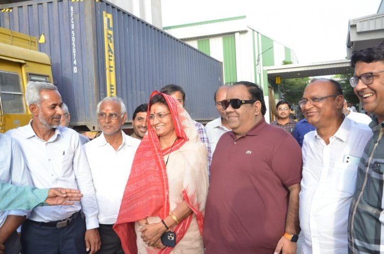 उद्योग एवं वाणिज्य मंत्री ने जोधपुर में औद्योगिक इकाइयों का अवलोकन किया