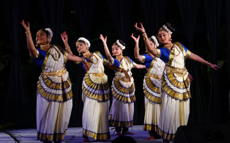 मोहिनी अट्टम की चित्ताकर्षक प्रस्तुतियों के साथ 'शिखर पर्व' का समापन