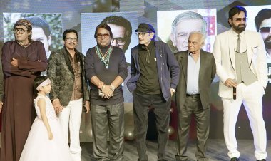 ‘सिनेबस्टर फिल्म्स एंड टीवी अवार्ड्’ की ट्रॉफी लॉन्च पर आनंदजी शाह, प्रेम चोपड़ा, अब्बास-मस्तान, उदित नारायण, बिस्वजीत, शक्ति कपूर, धीरज कुमार ने की हौसला अफजाई