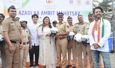 सामाजिक उद्यमी  और कार्यकर्ता सीमा सिंह द्वारा मुंबई पुलिस और मुंबई ट्रैफिक पुलिस को हेलमेट डिस्ट्रीब्यूशन