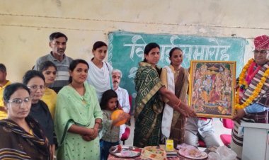 प्रधानाचार्य के स्थानांतरण पर आयोजित किया विदाई समारोह