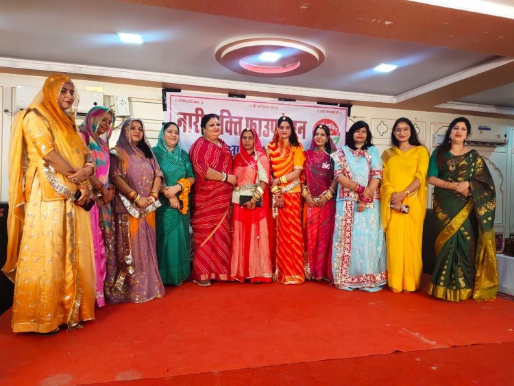 नारी शक्ति संस्था द्वारा आयोजित लहरिया उत्सव कार्यक्रम में महिलाओं ने दिखाया टैलेन्ट