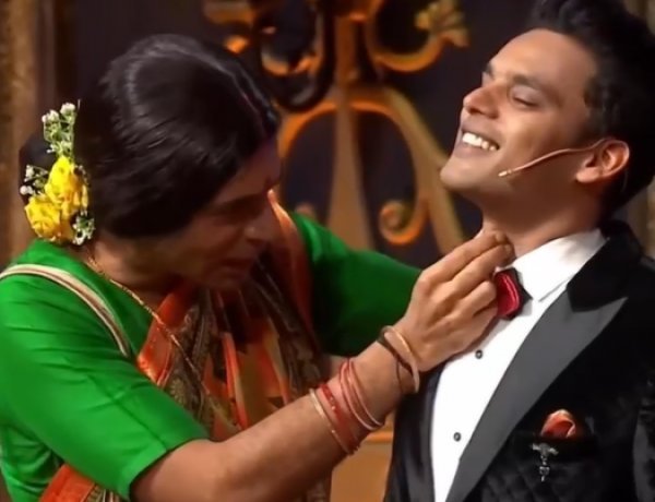 सुनील ग्रोवर ने इस अंदाज में दिया आशीर्वाद कि विजय सचान ने शेयर किया वीडियो