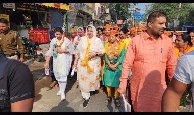 ढोल नगाड़ों के साथ नीलम कृष्ण पहलवान ने किया डोर टू डोर प्रचार, लोगों ने जमकर दिया आशीर्वाद