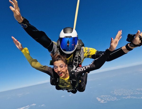 ज्योति सक्सेना ने लगाई दुबई के आसमान में छलांग, देखिए अभिनेत्री का बेदक अंदाज़ वाला यह स्काईडाइविंग का वीडियो