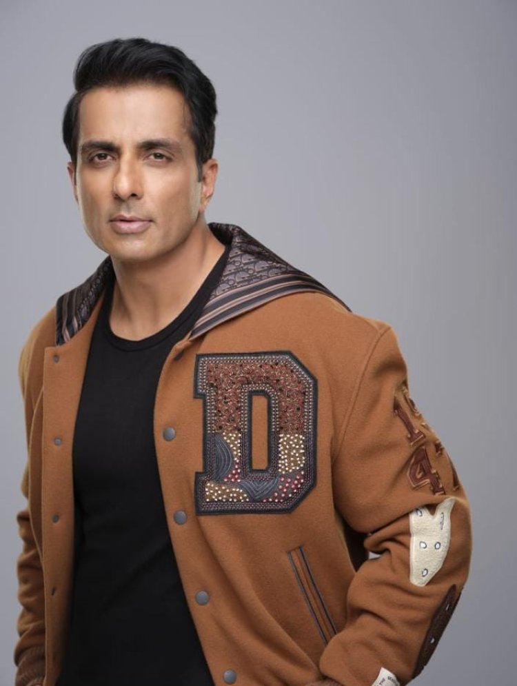 एक्टर सोनू सूद ने बढ़ाया युवा विक्रेता का उत्साह