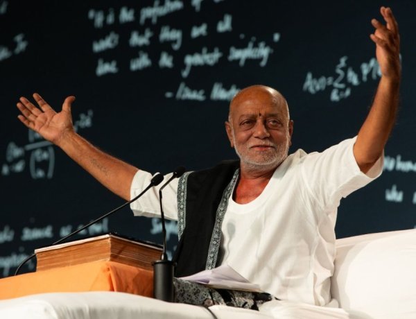 कैम्ब्रिज में राम कथा कार्यक्रम में मोरारी बापू ने किया गौरव के साथ हिंदू पहचान अपनाने का आह्वान
