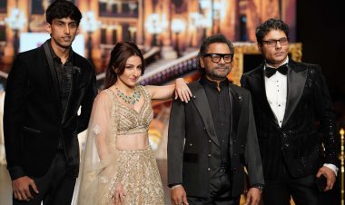 सोहा अली खान, अनीस बज़्मी ने रियाज गांगजी के ब्रांड लिबास के लिए बॉम्बे टाइम्स फैशन वीक में किया रैम्प वॉक