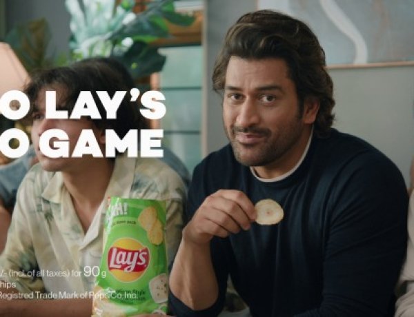 लेज के नए कैंपेन 'नो लेज, नो गेम' के लिए धोनी ने फैन्स को दिया सरप्राइज होम विजिट