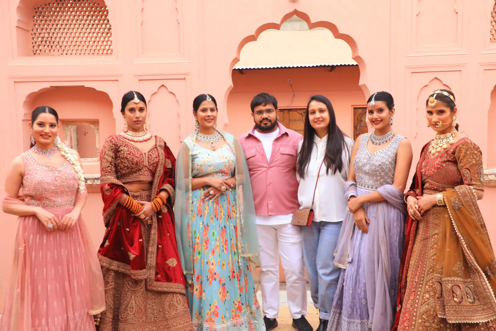 जयपुर में 'नूर' फोटोशूट में दिखा रिच क्लास हैवी जूलरी और डिज़ाइनर आउटफिट्स का मिक्स कॉम्बिनेशन