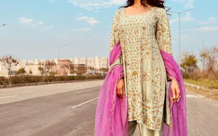 देसी, एथनिक अवतारों में एक रानी की तरह दिल जीत रही है इहाना ढिल्लन