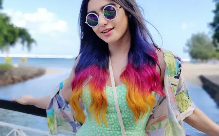 बंदूकों, गोलियों और रंग-बिरंगी चोलियों के साथ अदा शर्मा ने दिखाई अदाएं