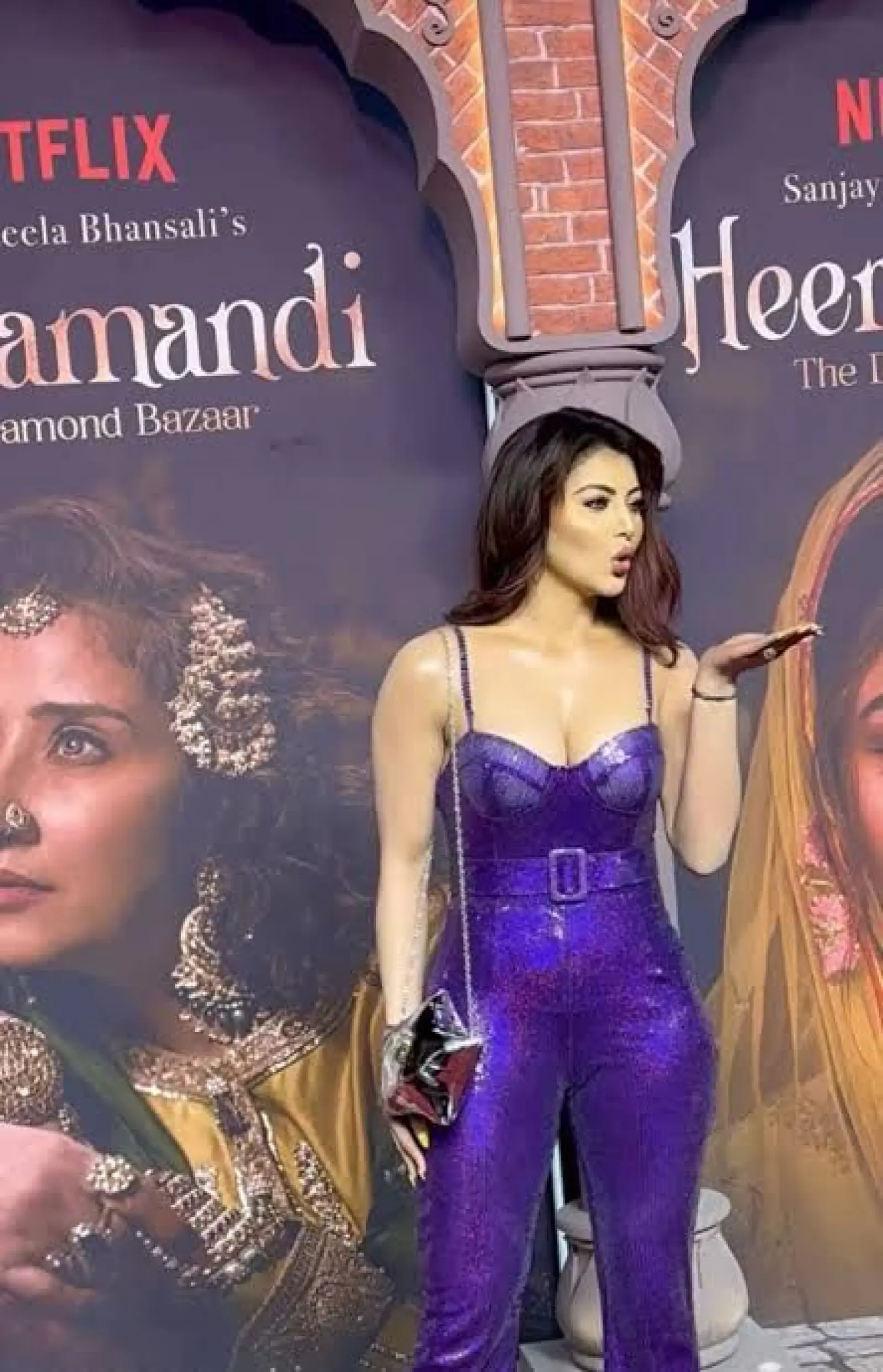 'हीरामंडी' के विशेष प्रीमियर में एक करोड़ की पोशाक पहनी उर्वशी रौतेला ने