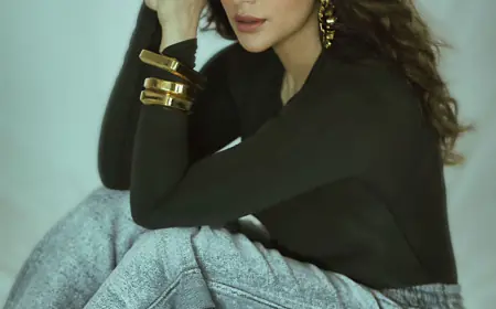 आंखों को लुभाता ब्लैक ड्रेस में शमा सिकंदर का कैजुअल लुक