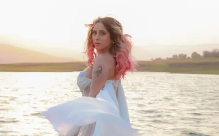 विस्फोटक और धमाकेदार ट्रैक है नेहा भसीन का 'फुरकत'