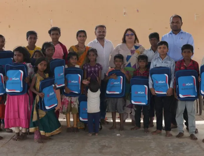 नीतू जोशी और मियाम चैरिटेबल ट्रस्ट: आदिवासी समुदायों में शिक्षा अंतर का सेतु बाँधते हुए