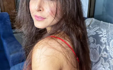 शानदार लाल आउटफिट में मधुरिमा तुली की सनसनीखेज सुंदरता