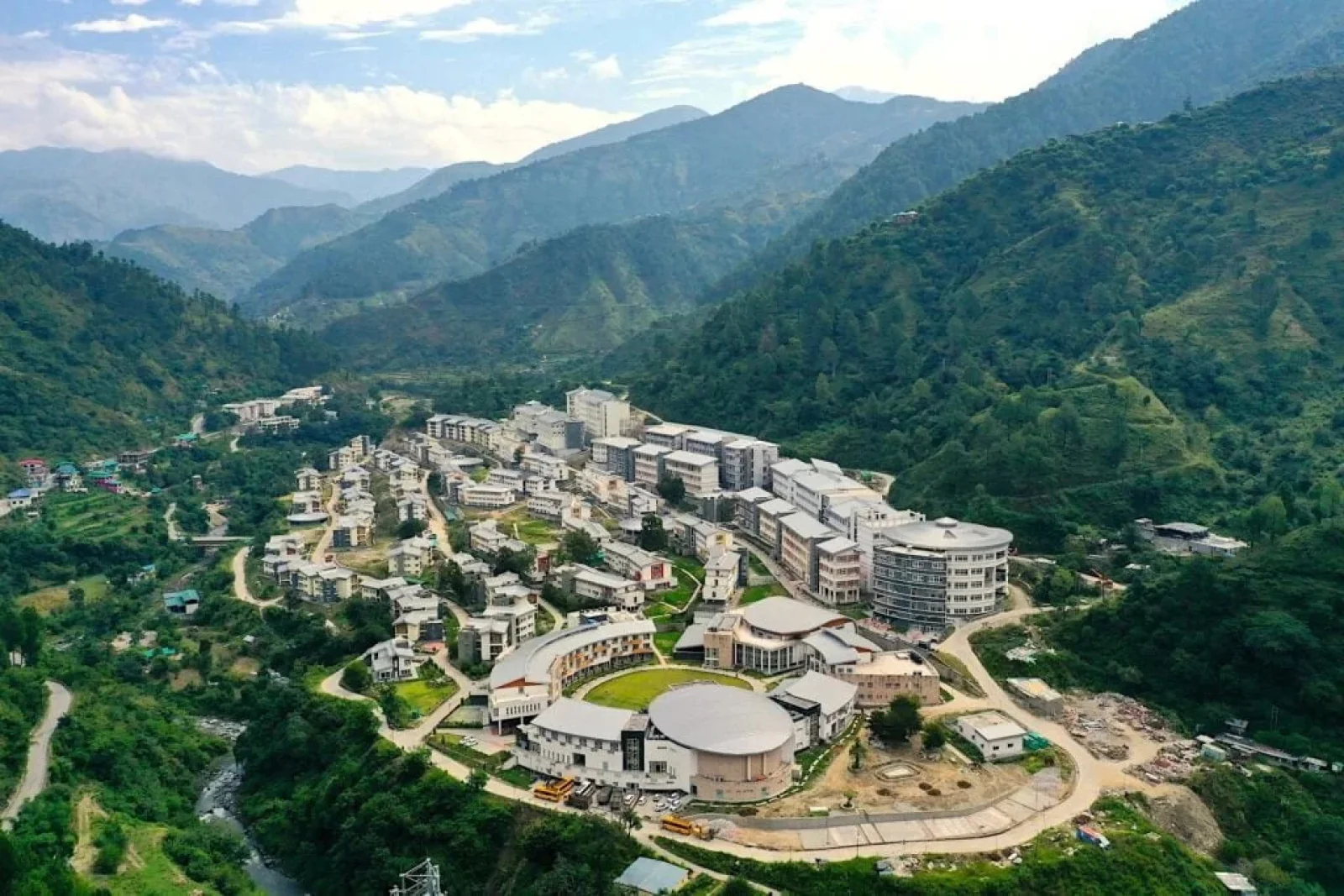 IIT मंडी ने अब तक के सबसे बड़े अंडरग्रेजुएट बैच का स्वागत किया