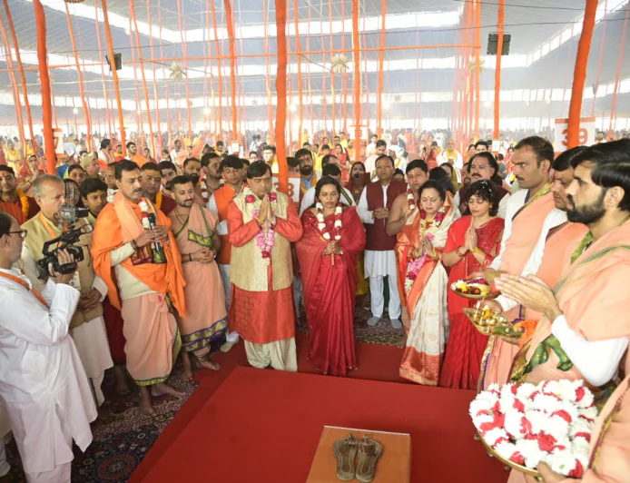 राम मंदिर में ध्वजारोहण और भारत उत्कर्ष महायज्ञ की पूर्णाहुति, नोएडा में 11 लाख श्रद्धालुओं ने रचा नया इतिहास