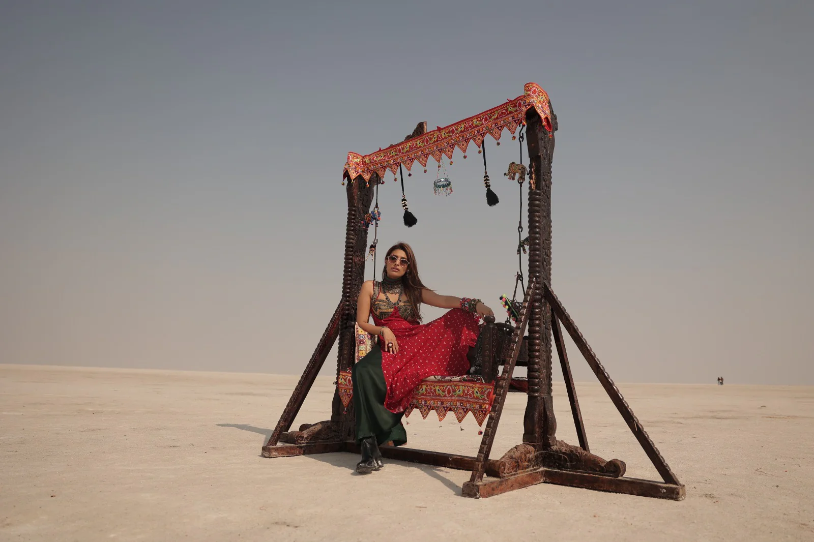 फेमिना मिस इंडिया की रनर-अप ने रण उत्सव में बिखेरी चमक