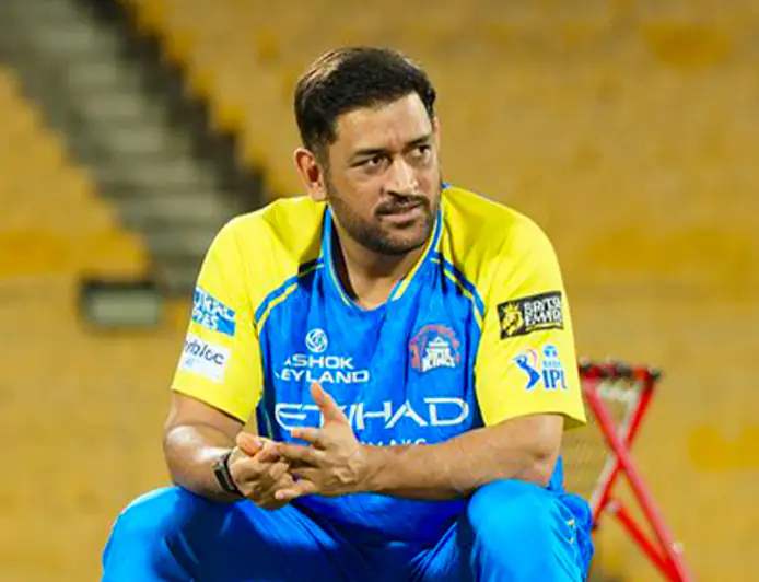 धोनी IPL से 2 हफ्ते के लिए बाहर: चेन्नई सुपर किंग्स ने की पिंडली में खिंचाव की पुष्टि, जानें पूरा मामला