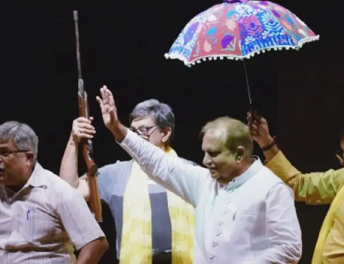 रवींद्र मंच पर ‘जामुन का पेड़’ का धमाका: हंसी, व्यंग और इमोशन का ऐसा कॉम्बो कि दर्शक बोले—वाह!