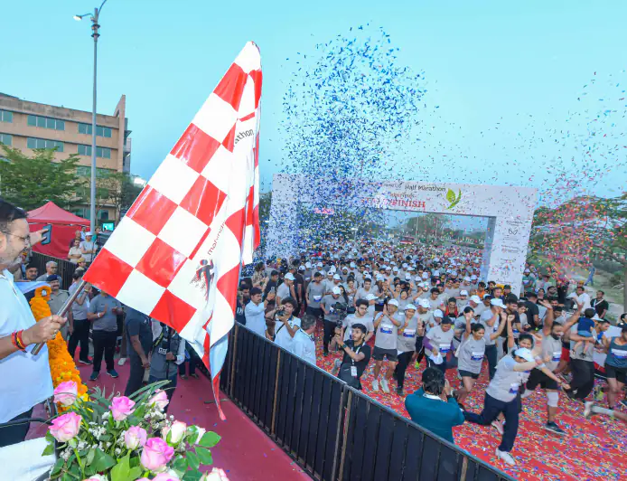 भजनलाल शर्मा ने हाफ मैराथन का किया फ्लैग ऑफ, युवाओं को स्वस्थ रहने का दिया संदेश