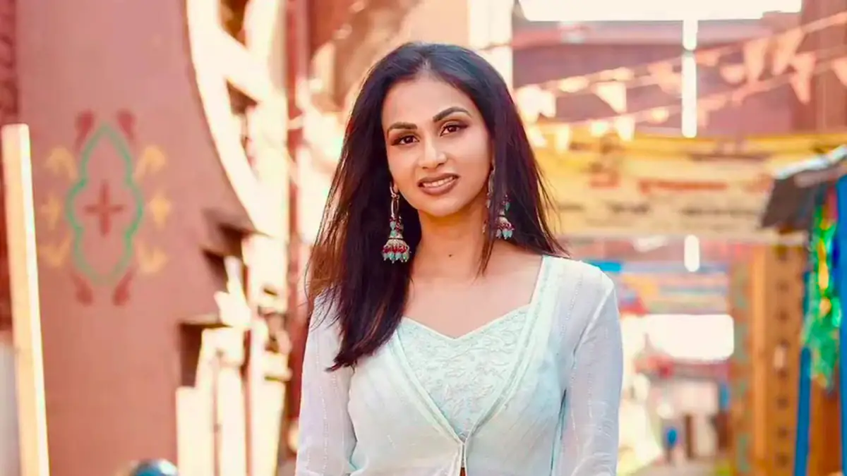 ाया, कैसे करती हैं शोहरत और आलोचना का सामना